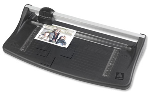 Avery Personal Photo and Paper Trimmer Cutting Length 315mm Capacity 5x 80gsm Area 477x232mm A4 Ref TR002 Ident: 380E